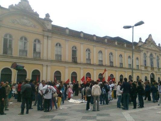 Cerca de 300 pessoas participam da Marcha dos Exclu&iacute;dos no Centro da Capital 