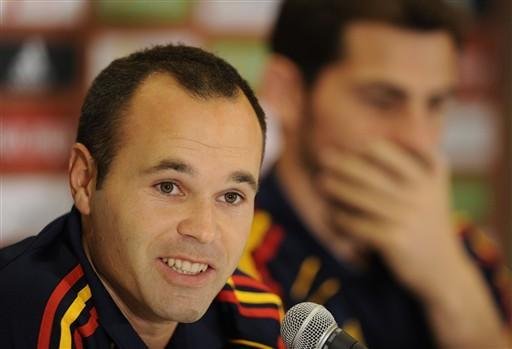 Iniesta afirma ter visto mil vezes o gol do t&iacute;tulo mundial