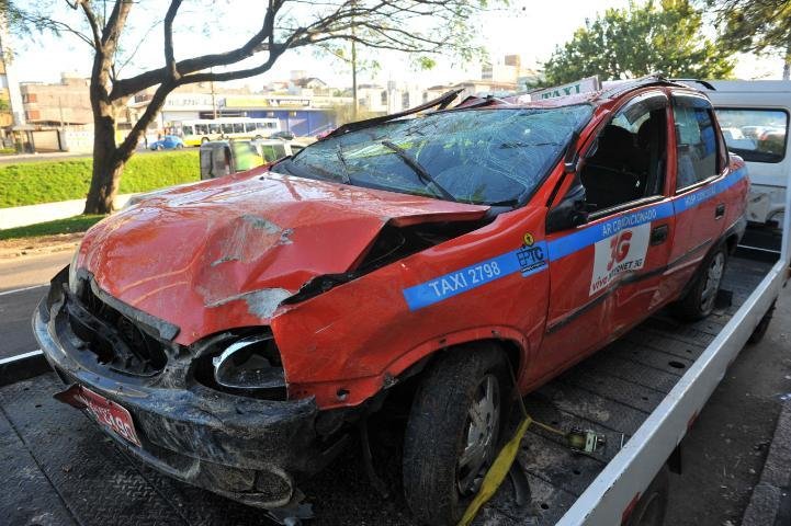 Taxista assaltado fica quase tr&ecirc;s horas no porta-malas de carro na Capital