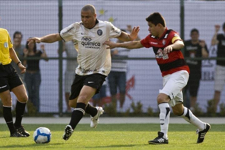 Ronaldo reassume o ataque do Corinthians em Curitiba