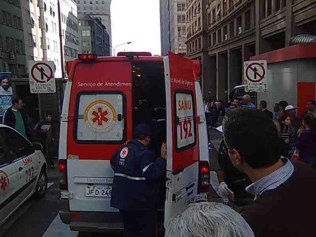 Idosa &eacute; atropelada por lota&ccedil;&atilde;o na Borges de Medeiros, em Porto Alegre