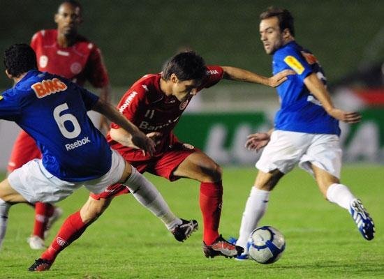 Inter perde para o Cruzeiro e cai para quinto lugar
