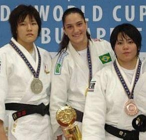 Mayra Aguiar (centro) fatura medalha de prata no Mundial de Jud&ocirc;
