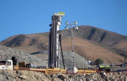 M&aacute;quina de Plano B para resgate de mineiros no Chile para por 48 horas