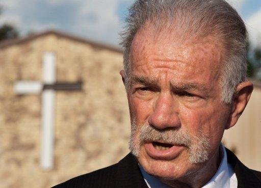 Pastor americano cancela de novo queima do Alcor&atilde;o