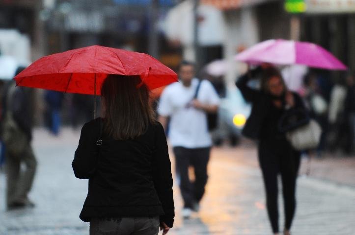 S&aacute;bado come&ccedil;a com chuva no RS