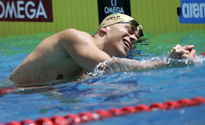 Cielo volta a superar alem&atilde;o e leva ouro nos 50m livre