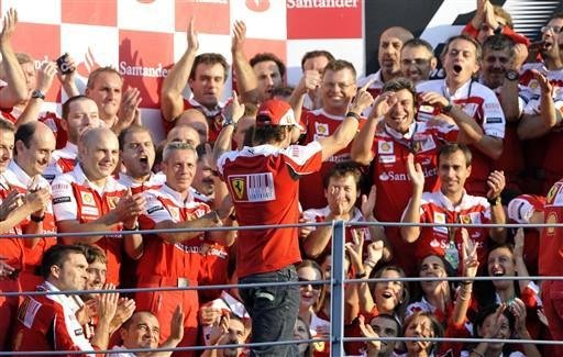 Vitorioso, Alonso elogia estrat&eacute;gia da Ferrari em Monza