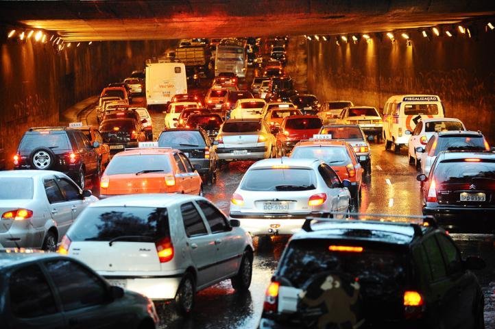 Chuva causa transtornos na Capital e coloca em alerta Defesa Civil na Regi&atilde;o Metropolitana