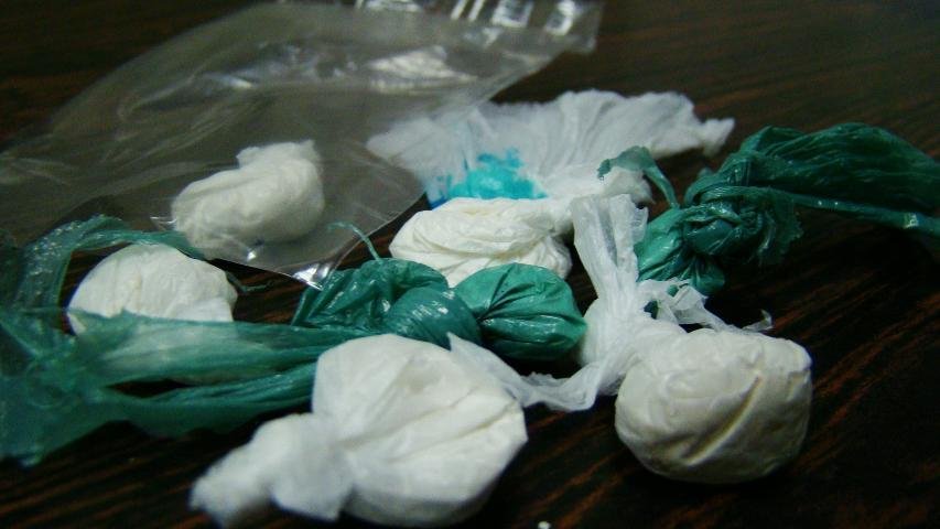 Denarc prende mulher por tr&aacute;fico de drogas na Capital