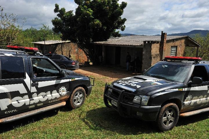 Cerca de 200 kg de coca&iacute;na foram encontrados enterrados no terreno de um s&iacute;tio no interior de Mariana Pimentel