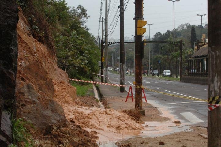 Defesa Civil descarta risco &agrave; popula&ccedil;&atilde;o das proximidades da Bento Gon&ccedil;alves