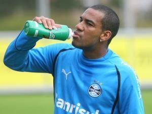 Zagueiro Rodrigo ser&aacute; apresentado oficialmente no Inter na sexta-feira