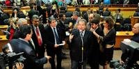 Câmara mantém veto a faixa na orla do Guaíba