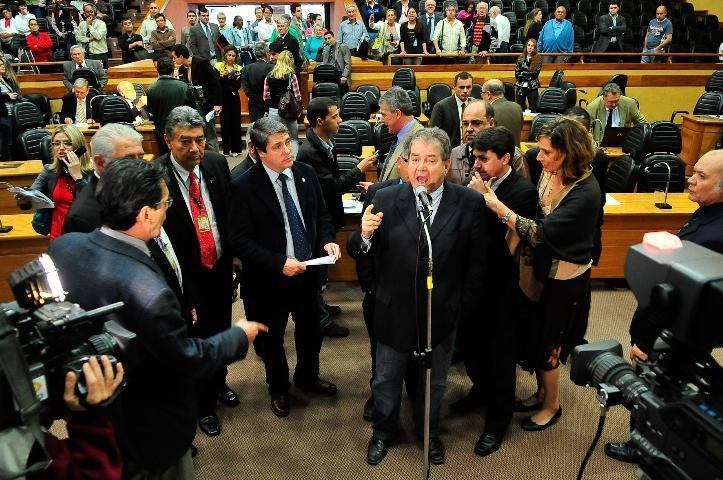C&acirc;mara mant&eacute;m veto a faixa na orla do Gua&iacute;ba