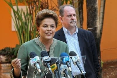 Dilma considera atitude correta a demiss&atilde;o da ministra da Casa Civil