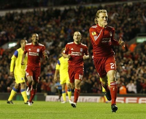 Lucas marca em goleada do Liverpool na Liga Europa