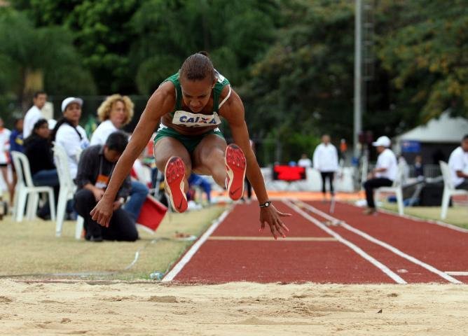 Na volta ao salto triplo, Keila Costa ganha Trof&eacute;u Brasil