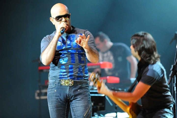 Cantor e pianista fez show de alta qualidade no Teatro do Bourbon Country