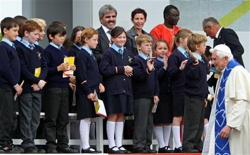 Presos cinco em Londres por amea&ccedil;a terrorista ao papa