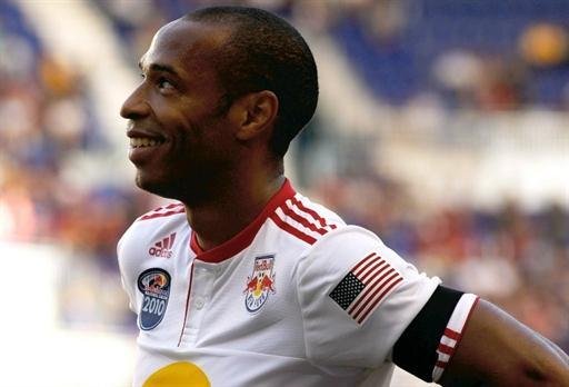 Henry lesiona goleiro ao festejar gol nos Estados Unidos