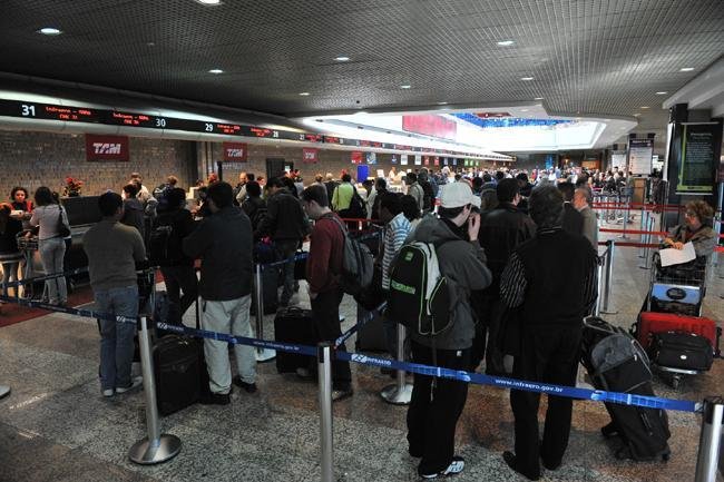 Filas se formaram no terminal nesta sexta-feira