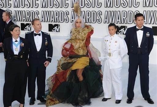 Lady Gaga pede que Senado ponha fim a tabu homossexual 