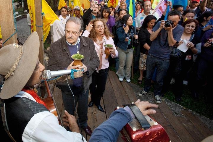 	 Tarso participa da caminhada em Caxias do Sul