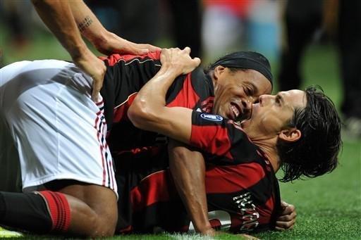 Ronaldinho deu passe para gol de empate do Milan contra o Catania