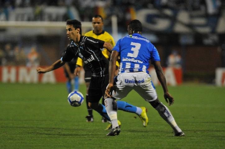 Acompanhe Ava&iacute; x Gr&ecirc;mio em tempo real