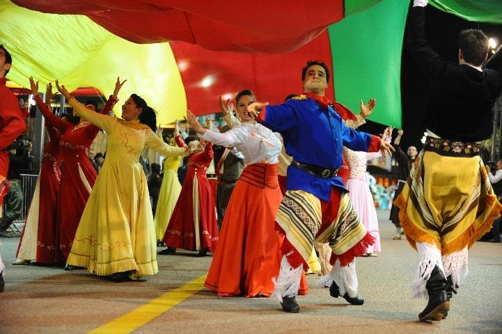 Desfile tem&aacute;tico conta a hist&oacute;ria da Revolu&ccedil;&atilde;o Farroupilha