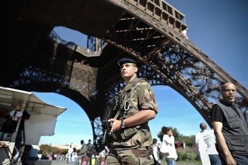 Fran&ccedil;a eleva n&iacute;vel de alerta contra terrorismo