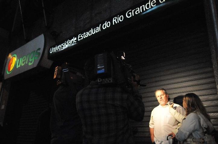 Objeto suspeito continha apenas pap&eacute;is e pl&aacute;sticos, conforme pol&iacute;cia