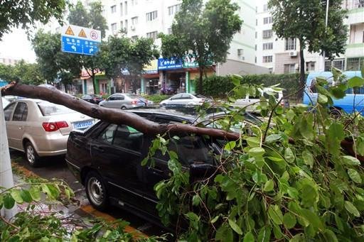 Tuf&atilde;o mata 18 e deixa 44 desaparecidos na China