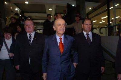A 11 dias das elei&ccedil;&otilde;es, Serra planeja debater programa