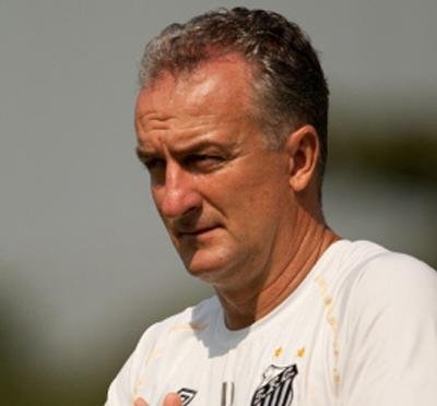 Santos diz que ainda n&atilde;o pensa em substituto de Dorival J&uacute;nior