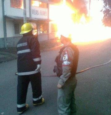 Fogo em f&aacute;brica na BR-116 &eacute; controlado ap&oacute;s mais de uma hora