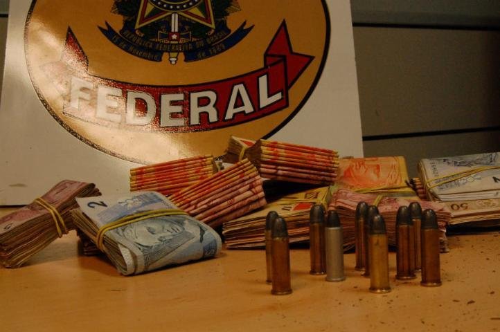 Um dos detidos &eacute; o apontado como l&iacute;der da quadrilha e foi encontrado em casa no Balne&aacute;rio Cambori&uacute;, em Santa Catarina