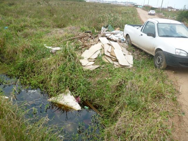 Gesso estava sendo descartado pr&oacute;ximo ao mar em Torres