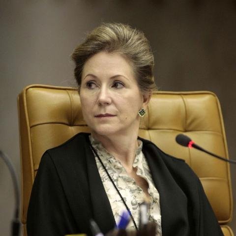 Ellen Gracie vota a favor do Ficha Limpa