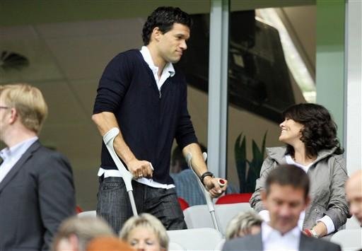 Ballack deve desfalcar Bayer Leverkusen por dois meses
