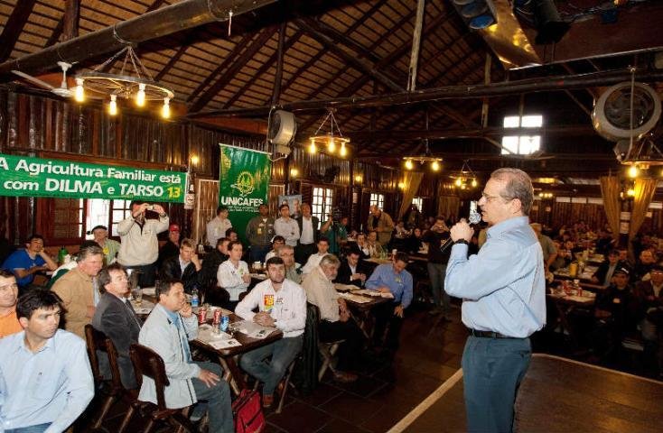 Tarso participa de ato de apoio com cooperativas