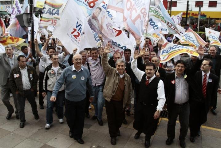 Manifesta&ccedil;&otilde;es populares indicam segundo turno, diz Foga&ccedil;a