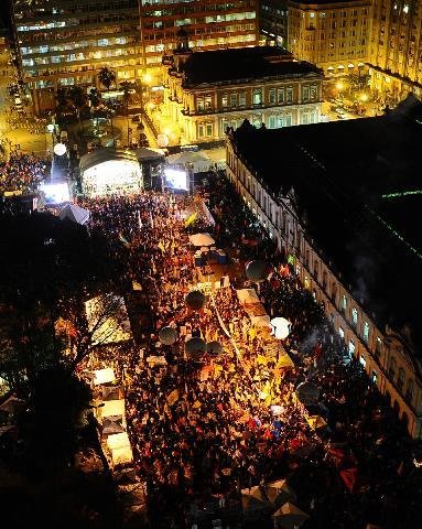 Com&iacute;cio com Lula lota Centro da Capital 