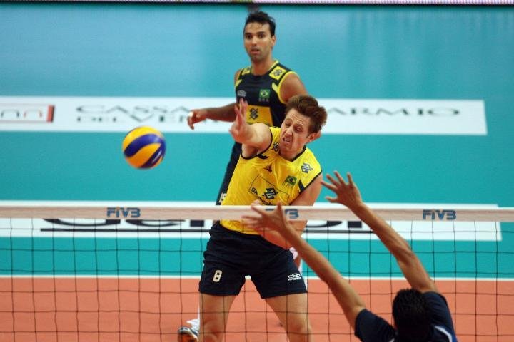 Brasil estreia no Mundial com 3 a 0 sobre a Tun&iacute;sia