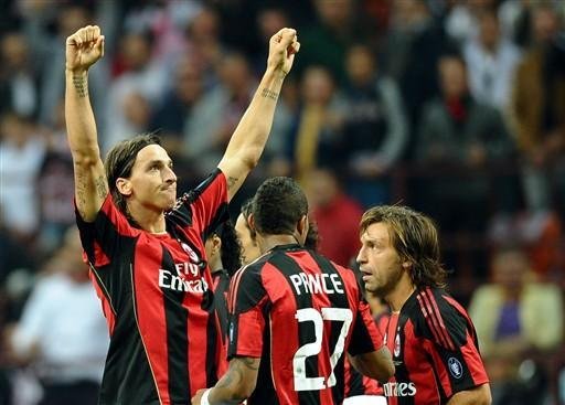 Ibrahimovic marca e Milan vence Genoa no Italiano