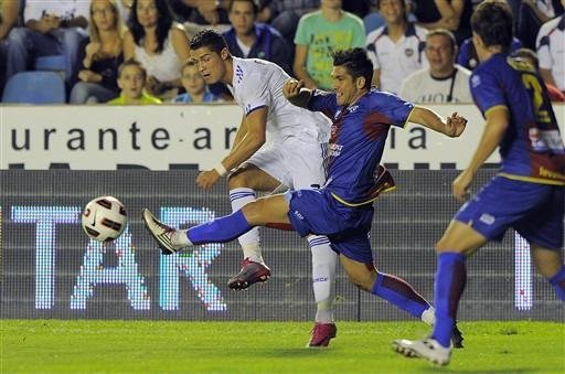 Real Madrid s&oacute; empata e Valencia vira l&iacute;der do Espanhol