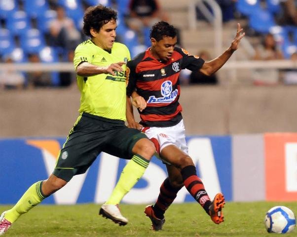 Palmeiras aplica 3 a 1 no Flamengo