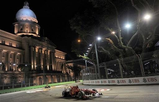 Alonso vence o GP de Cingapura e entra na briga pelo t&iacute;tulo