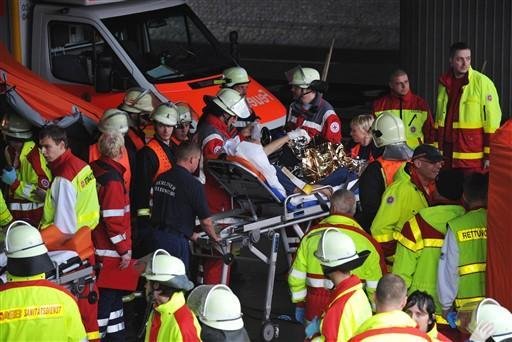 Mais de 300 bombeiros e policiais trabalharam no resgate das v&iacute;timas
